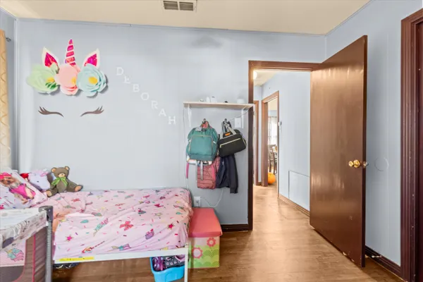 a view of a dinning table and chairs in patio