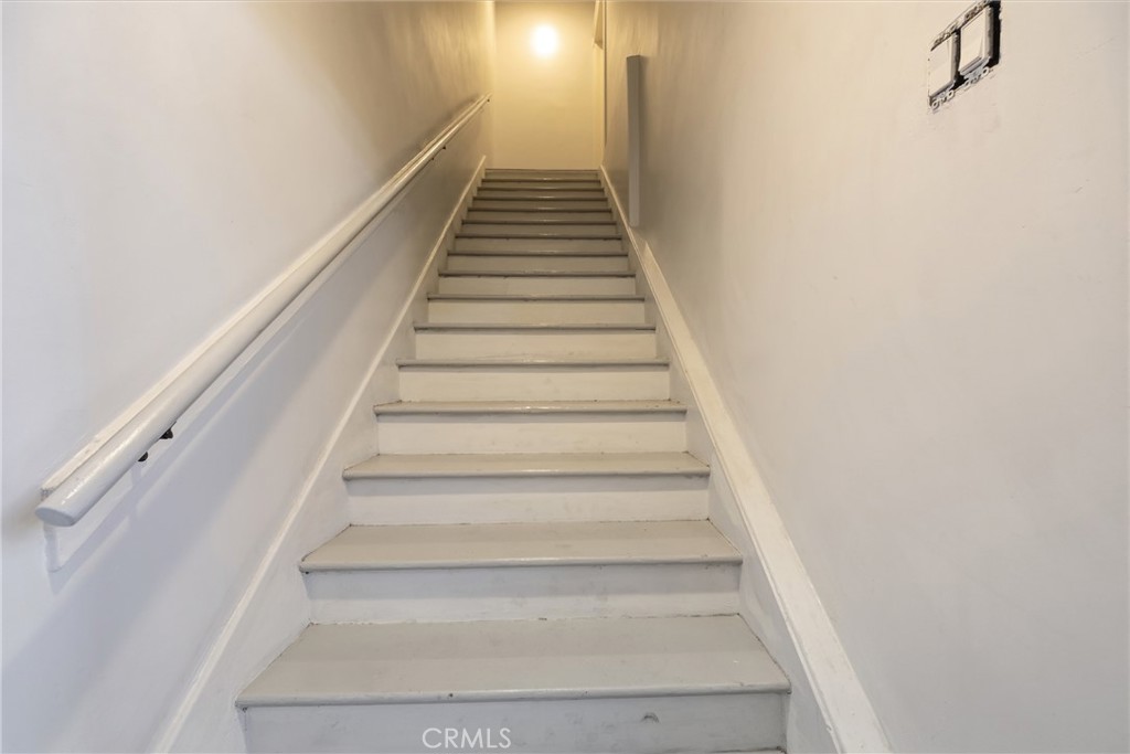 325 East 14th Street Long Beach, CA 90813 - Photo 6 of 21 a view of entryway
