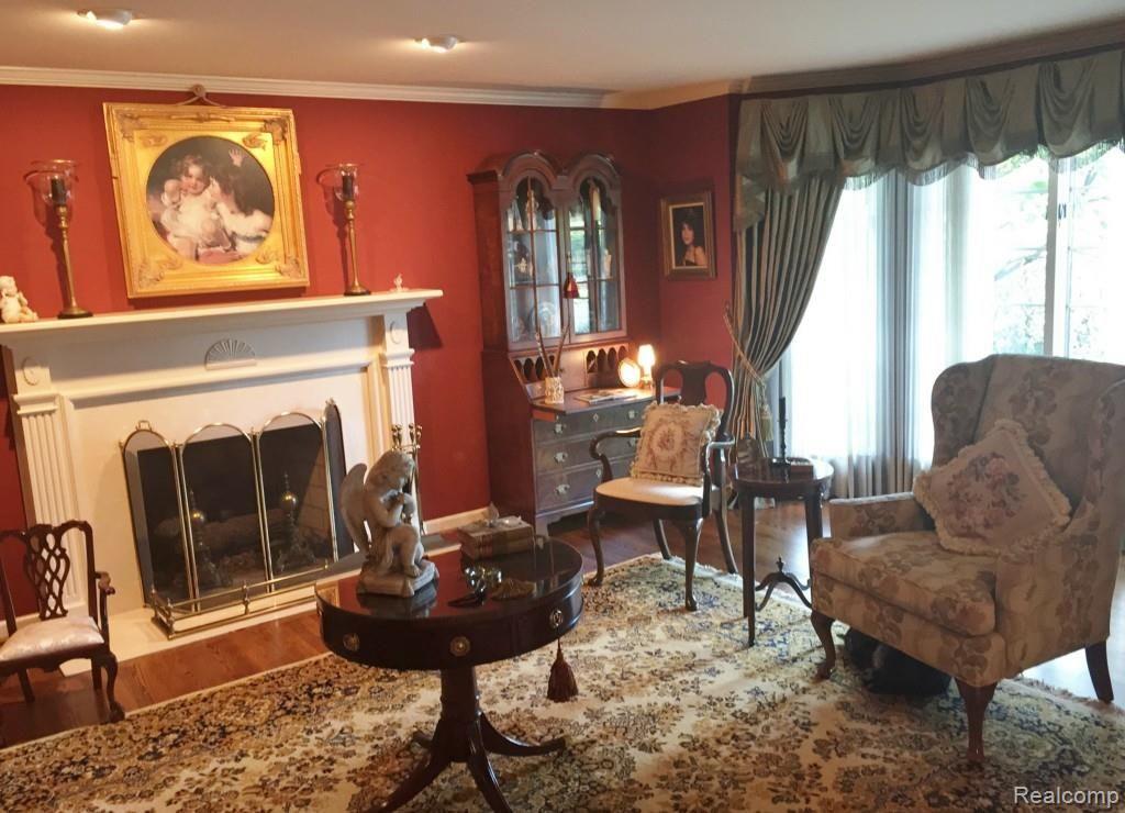 937 Lake Shore Road Grosse Pointe, MI 48236 - Photo 3 of 38 Living room 2.jpg