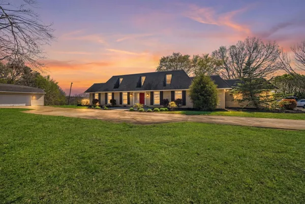 $749,000 | 127 Twin Lakes Drive, Moore, SC 29369