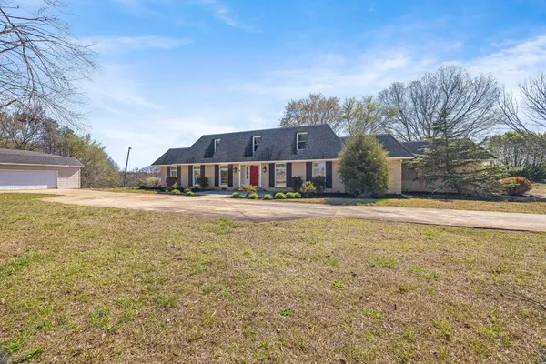$749,000 | 127 Twin Lakes Drive, Moore, SC 29369