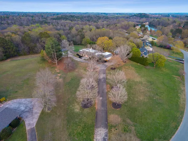 $749,000 | 127 Twin Lakes Drive, Moore, SC 29369