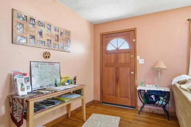 $200,000 | 200 Douglas Lane, Pearisburg, VA 24134