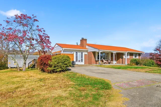 $200,000 | 200 Douglas Lane, Pearisburg, VA 24134