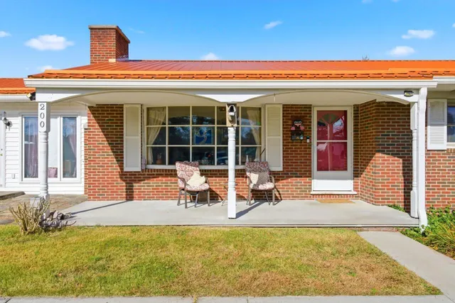 $200,000 | 200 Douglas Lane, Pearisburg, VA 24134
