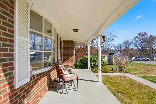 $200,000 | 200 Douglas Lane, Pearisburg, VA 24134