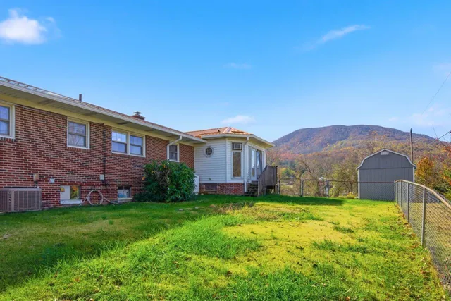 $200,000 | 200 Douglas Lane, Pearisburg, VA 24134