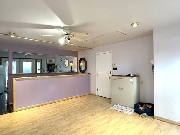a view of livingroom with furniture