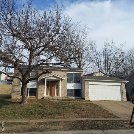 $275,000 | 12121 Glenpark Drive, Maryland Heights, MO 63043