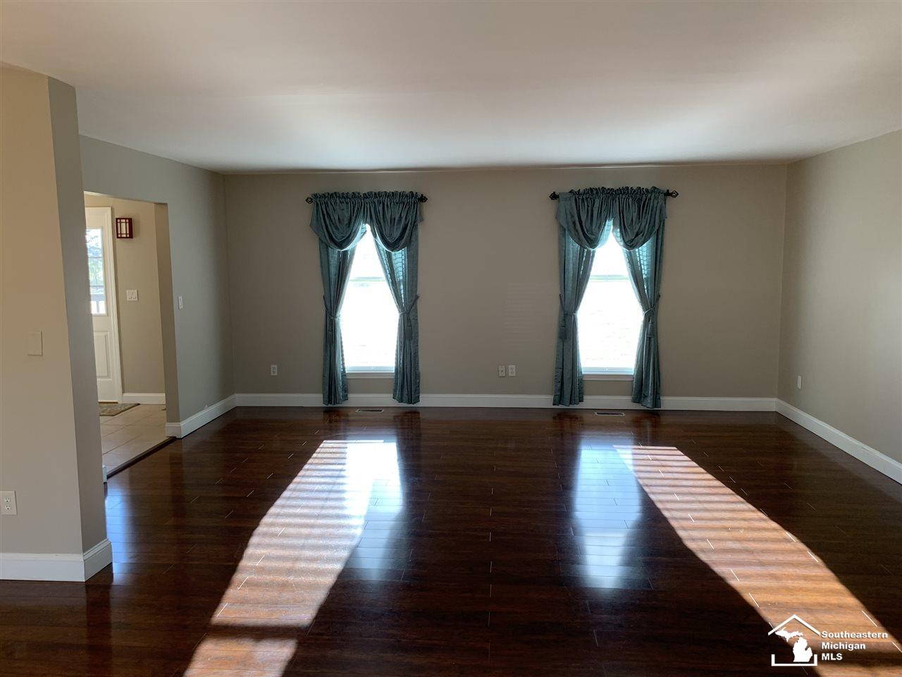 10412 Bacon Road Petersburg, MI 49270 - Photo 9 of 95 Living Room
