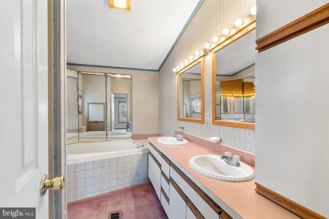 $94,500 | 907 Lakeview Drive, Green Lane, PA 18054