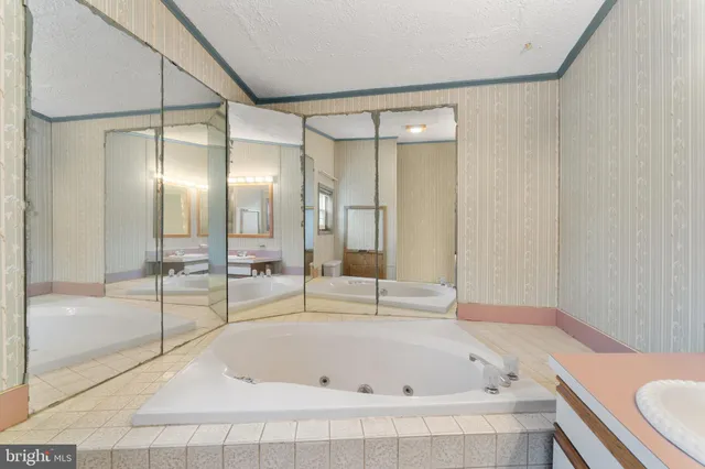 $94,500 | 907 Lakeview Drive, Green Lane, PA 18054