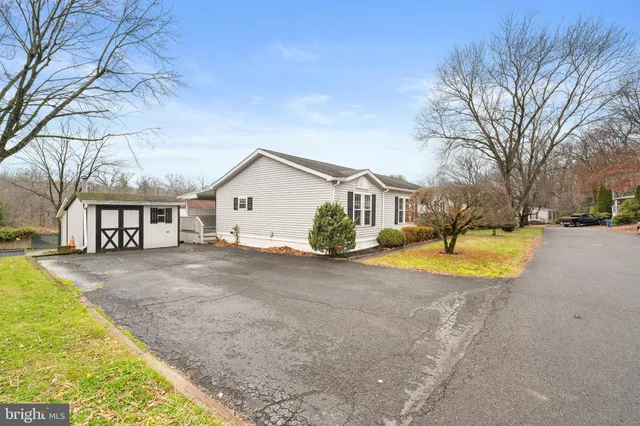 $94,500 | 907 Lakeview Drive, Green Lane, PA 18054