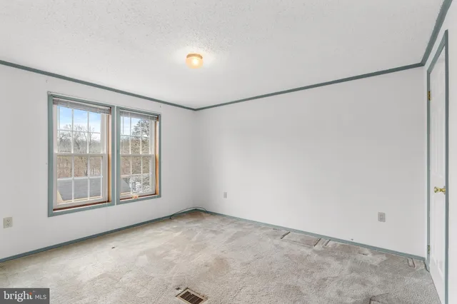 $94,500 | 907 Lakeview Drive, Green Lane, PA 18054