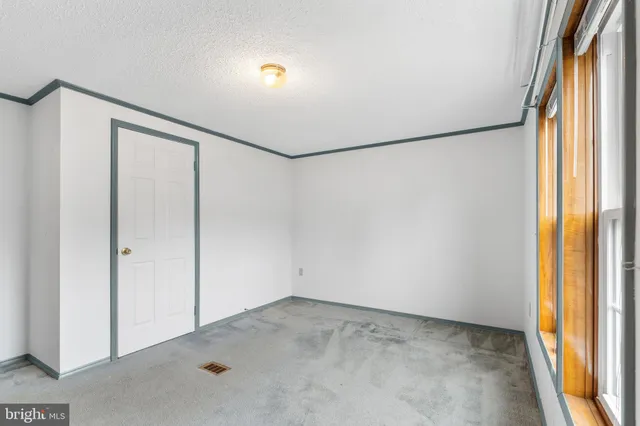 $94,500 | 907 Lakeview Drive, Green Lane, PA 18054