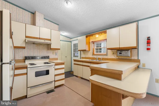 $94,500 | 907 Lakeview Drive, Green Lane, PA 18054