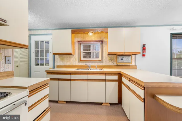 $94,500 | 907 Lakeview Drive, Green Lane, PA 18054