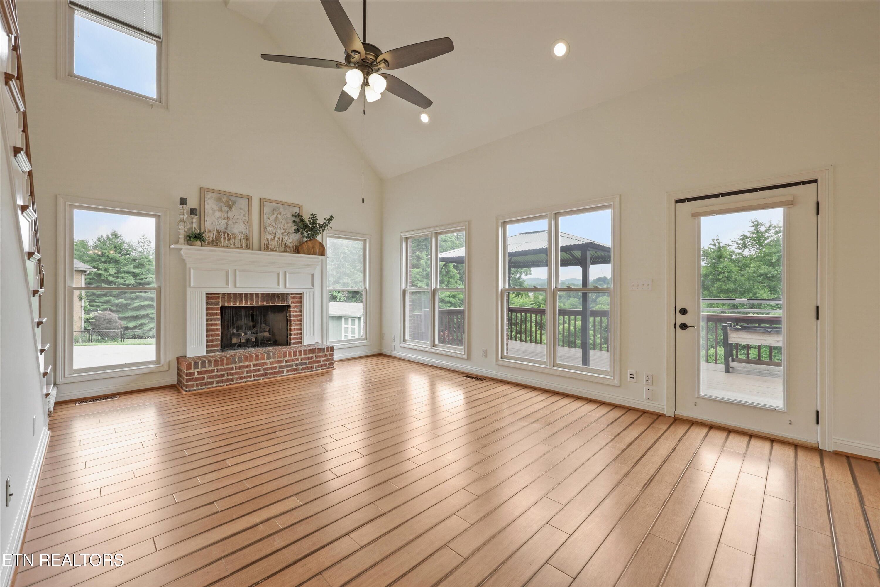 16 Radcliff Terrace Oak Ridge, TN 37830 - Photo 4 of 52 19-16 Radcliff Terrace024