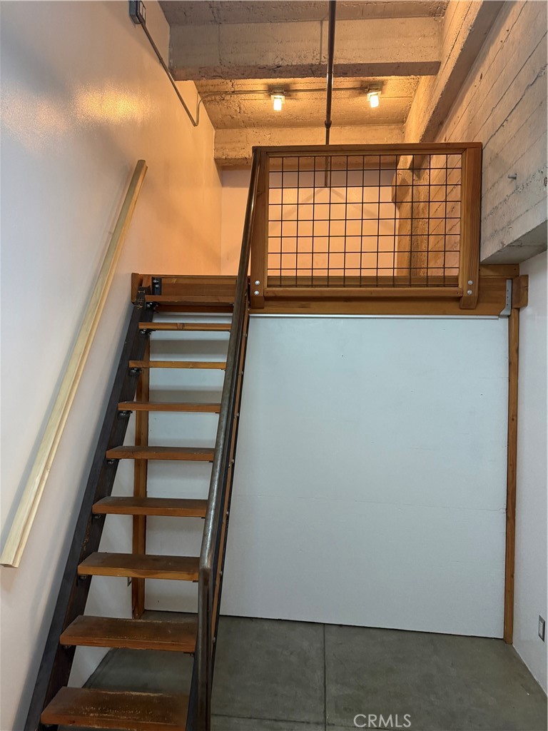 100 West 5th Street, Unit 2G Long Beach, CA 90802 - Photo 11 of 17 a view of entryway