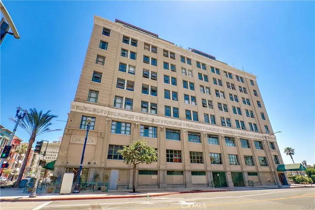 $2,750 | 100 West 5th Street, Unit 2G, Long Beach, CA 90802