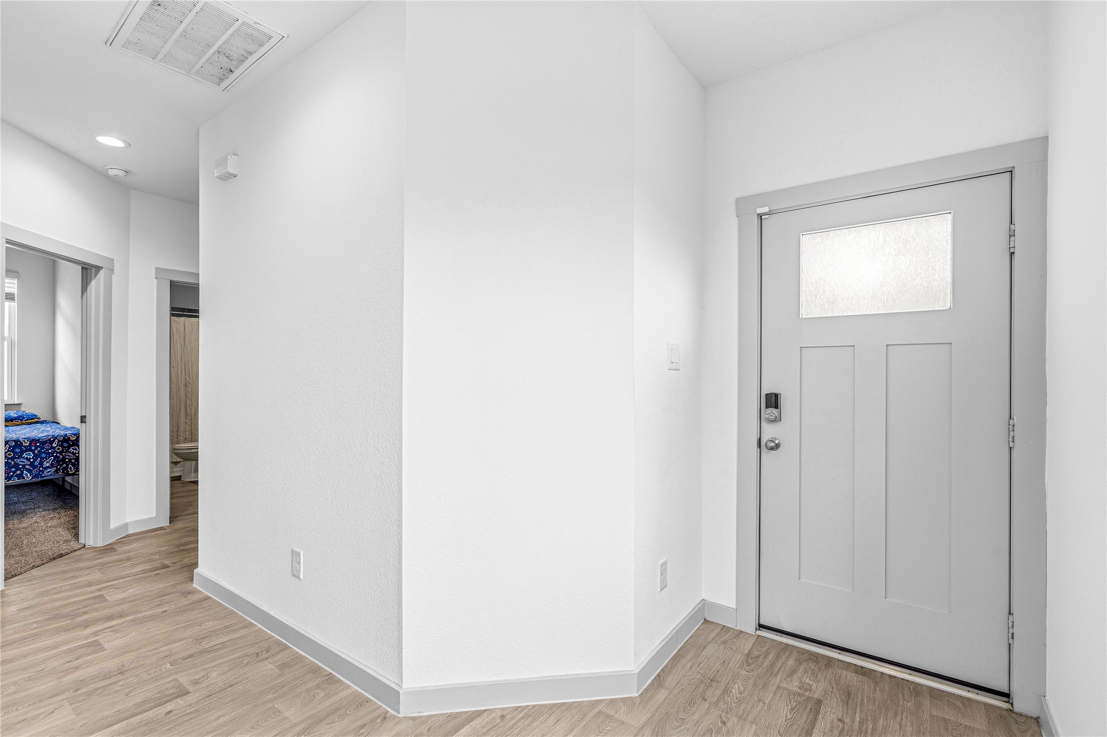 12566 Fleet River Road Houston, TX 77047 - Photo 5 of 30 Welcoming foyer