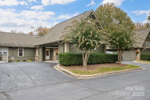 $349,000 | 102 Fox Den Court, Hendersonville, NC 28792
