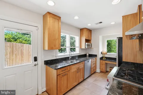 $1,150,000 | 414 Skyhill Road, Alexandria, VA 22314