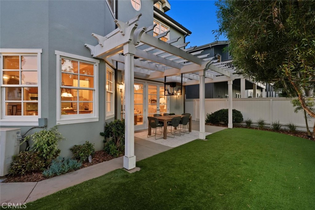 2909 Maple Avenue Manhattan Beach, CA 90266 - Photo 19 of 57 a front view of a house with garden and porch