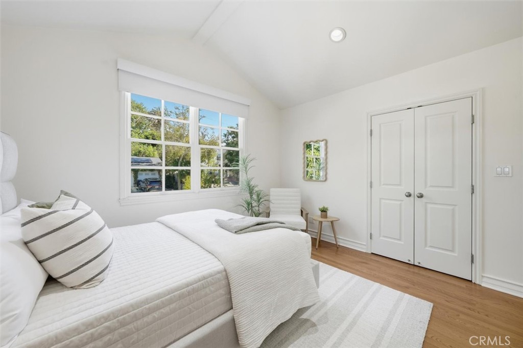 2909 Maple Avenue Manhattan Beach, CA 90266 - Photo 38 of 57 a bedroom with a bed and a window