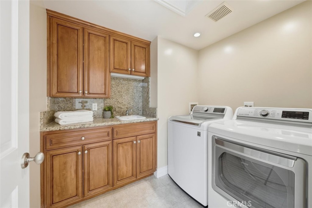 2909 Maple Avenue Manhattan Beach, CA 90266 - Photo 40 of 57 a utility room with dryer and washer