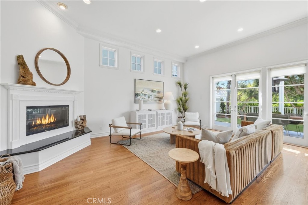 2909 Maple Avenue Manhattan Beach, CA 90266 - Photo 7 of 57 a living room with furniture a rug and a fireplace