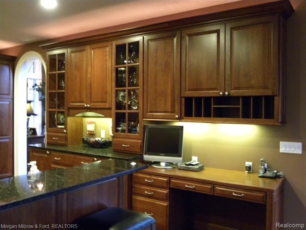 7110 Oak Ridge Court Clarkston, MI 48346 - Photo 10 of 23 Kitchen Work Space.jpg