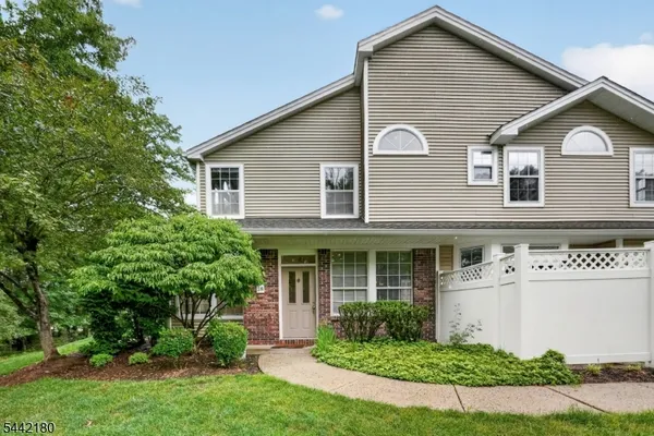 $469,900 | 18 Pheasant Brook Court, Bedminster, NJ 07921