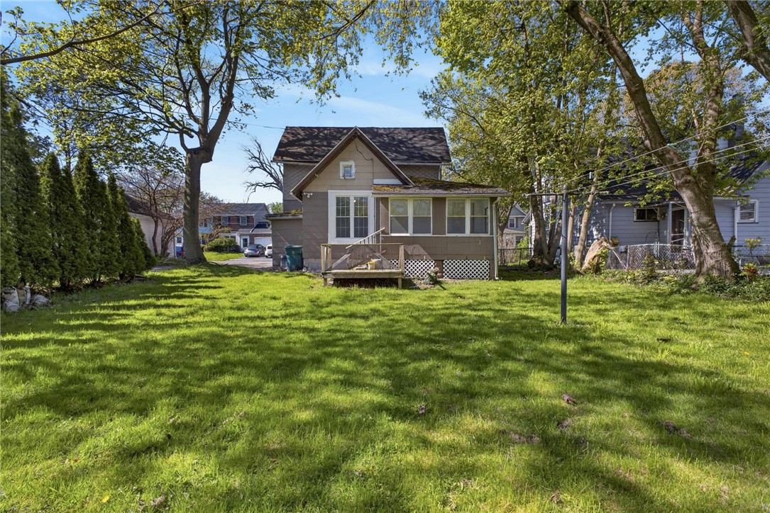 28 Upton Place Rochester, NY 14612 - Photo 3 of 29