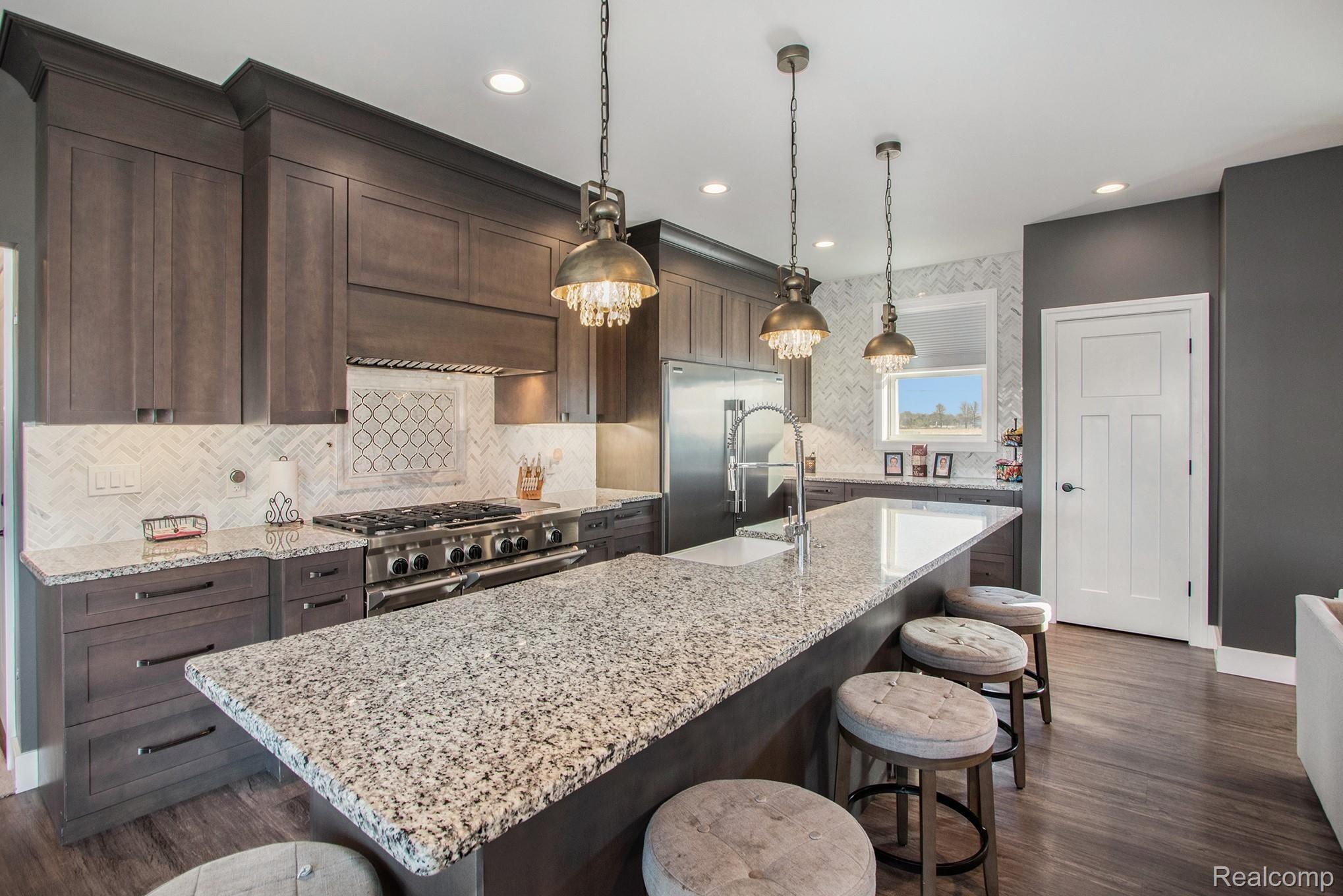 2086 Palms Road Columbus, MI 48063 - Photo 4 of 31 012121_25.jpg