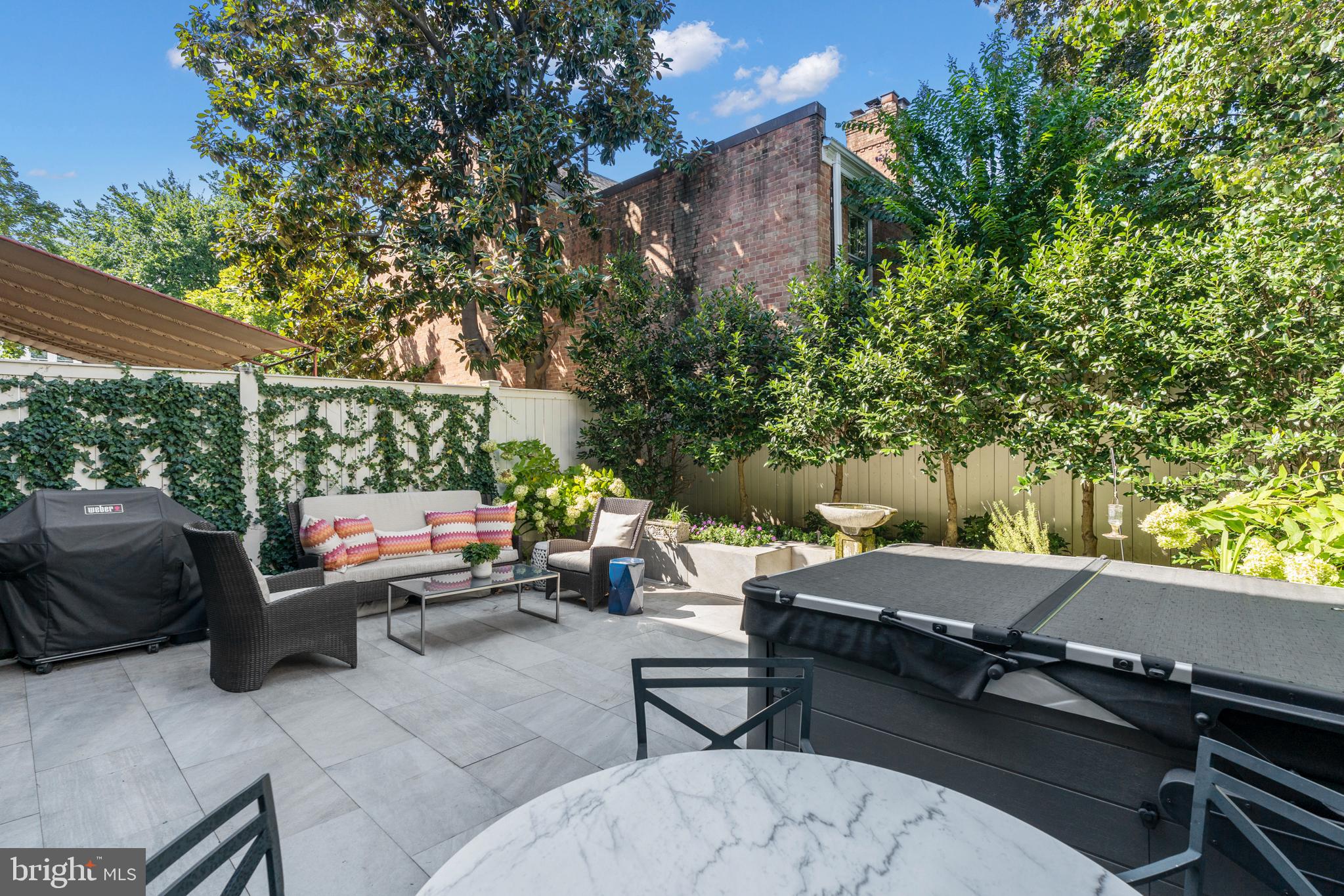 3323 R Street Northwest Washington, DC 20007 - Photo 24 of 54 Outdoor illumination.
fountain &
WiFi booster.