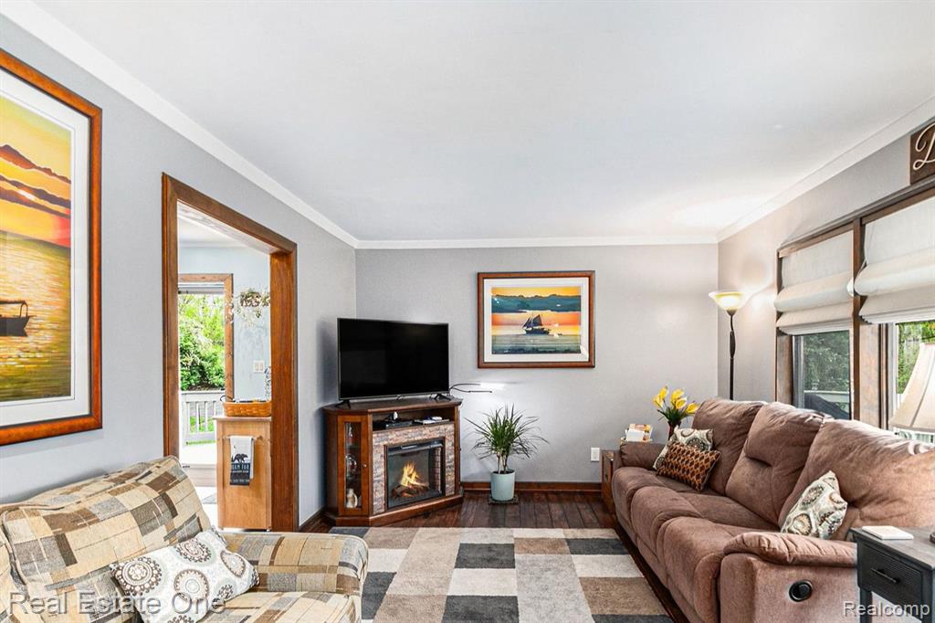 7529 Bishop Road Brighton, MI 48116 - Photo 3 of 28 Gallery Image 3