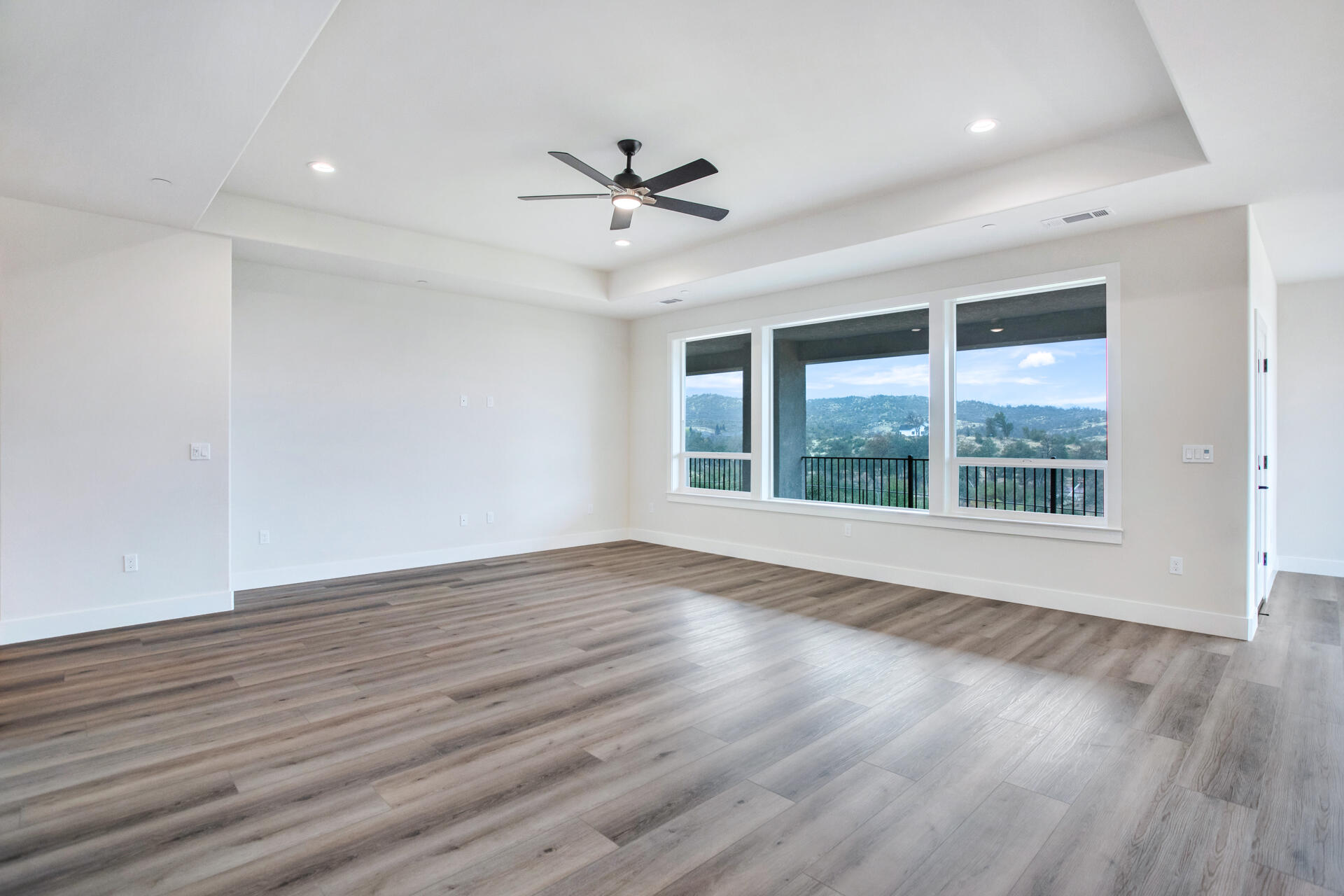 1410 Ridge Drive Redding, CA 96001 - Photo 11 of 25 IMG_7088