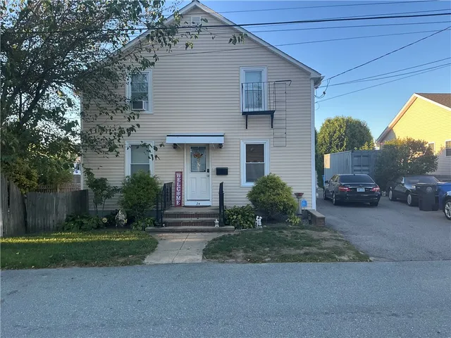 $1,750 | 24 Elmhurst Avenue, Unit 2, Cranston, RI 02920
