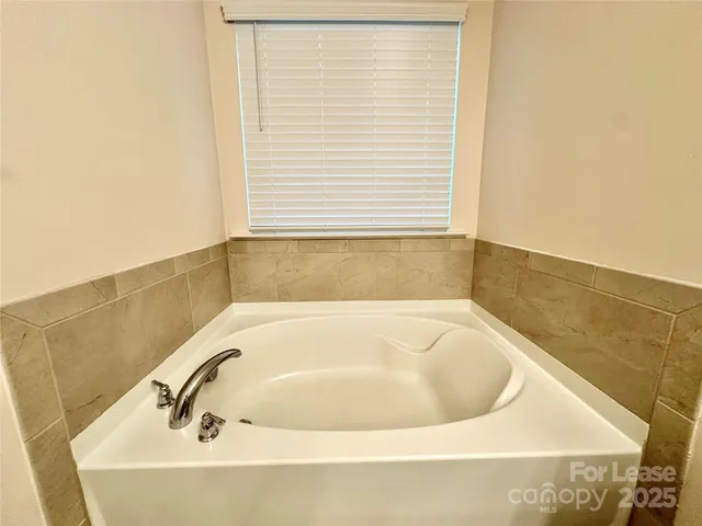 $2,450 | 5733 Lachlan Hill Lane, Charlotte, NC 28278