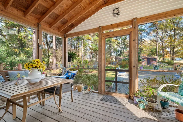 a view of a house with backyard and trees