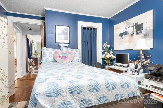 a view of living room with washer and dryer