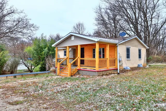 $175,000 | 9050 Highway 50, Aurora, IN 47001