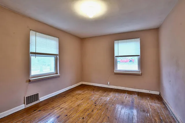 $175,000 | 9050 Highway 50, Aurora, IN 47001