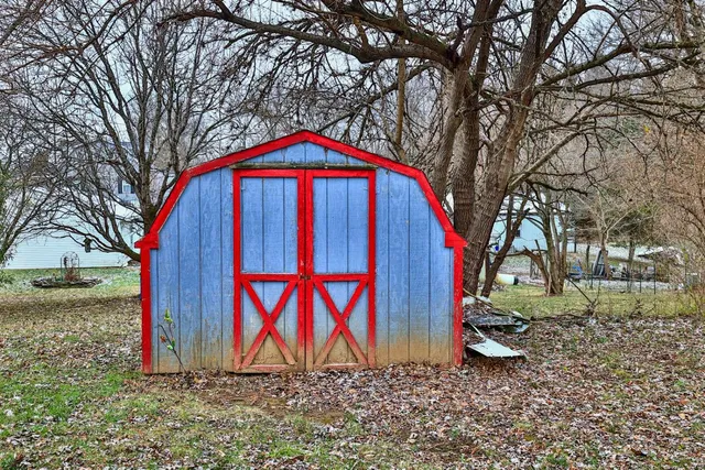 $175,000 | 9050 Highway 50, Aurora, IN 47001