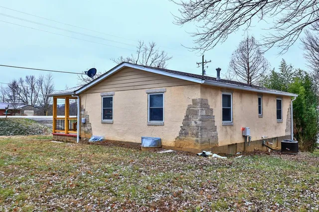 $175,000 | 9050 Highway 50, Aurora, IN 47001