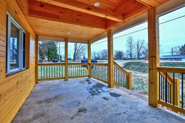 $150,000 | 9050 Highway 50, Aurora, IN 47001