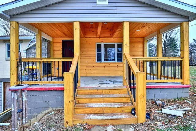 $175,000 | 9050 Highway 50, Aurora, IN 47001