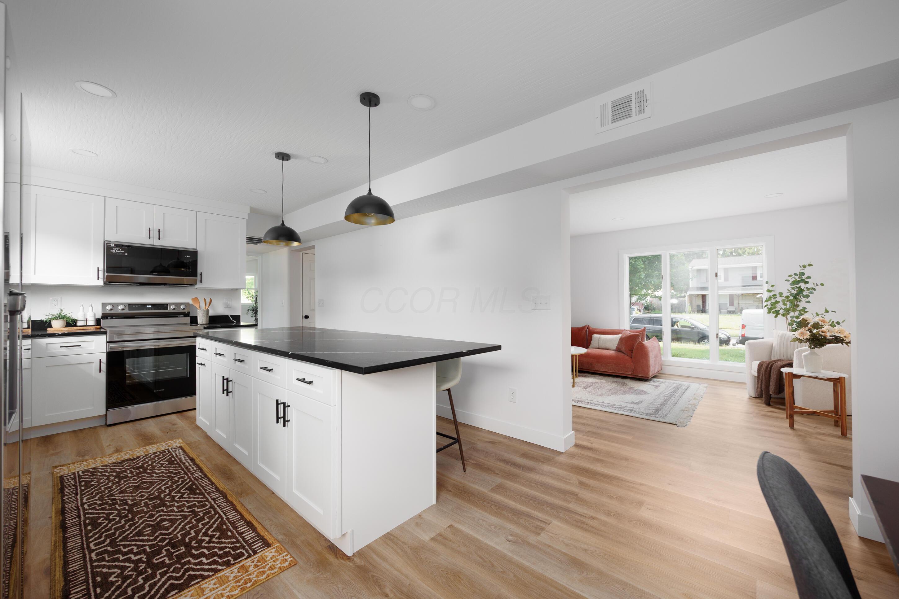 876 Grenada Road Columbus, OH 43207 - Photo 11 of 48 Kitchen