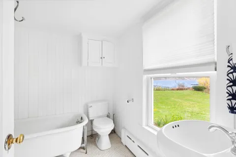 7 Bayview Road, Sag Harbor, NY 11963